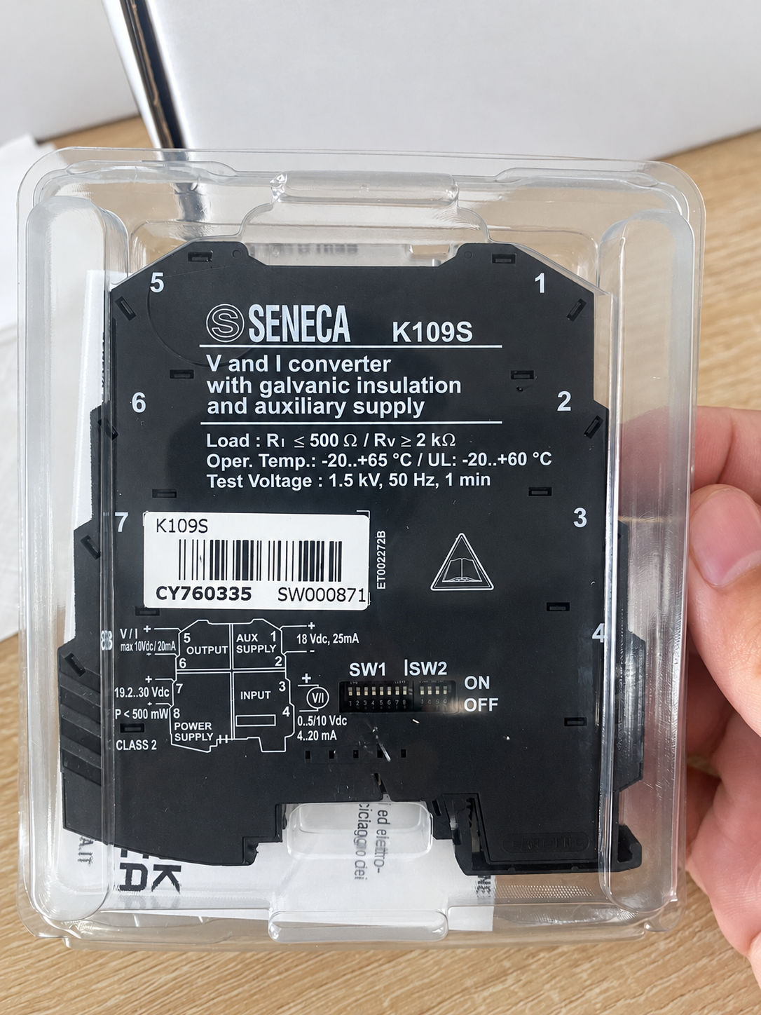 Seneca K109S – Bộ chuyển đổi và cách ly tín hiệu Bộ chuyển đổi cách ly tín hiệu Seneca K109S với tem sản phẩm và sơ đồ đấu nối