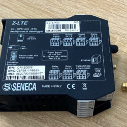 Mặt bên Seneca Z-LTE-WW với sơ đồ terminal, vị trí SIM, microSD và anten đặt cạnh thiết bị.