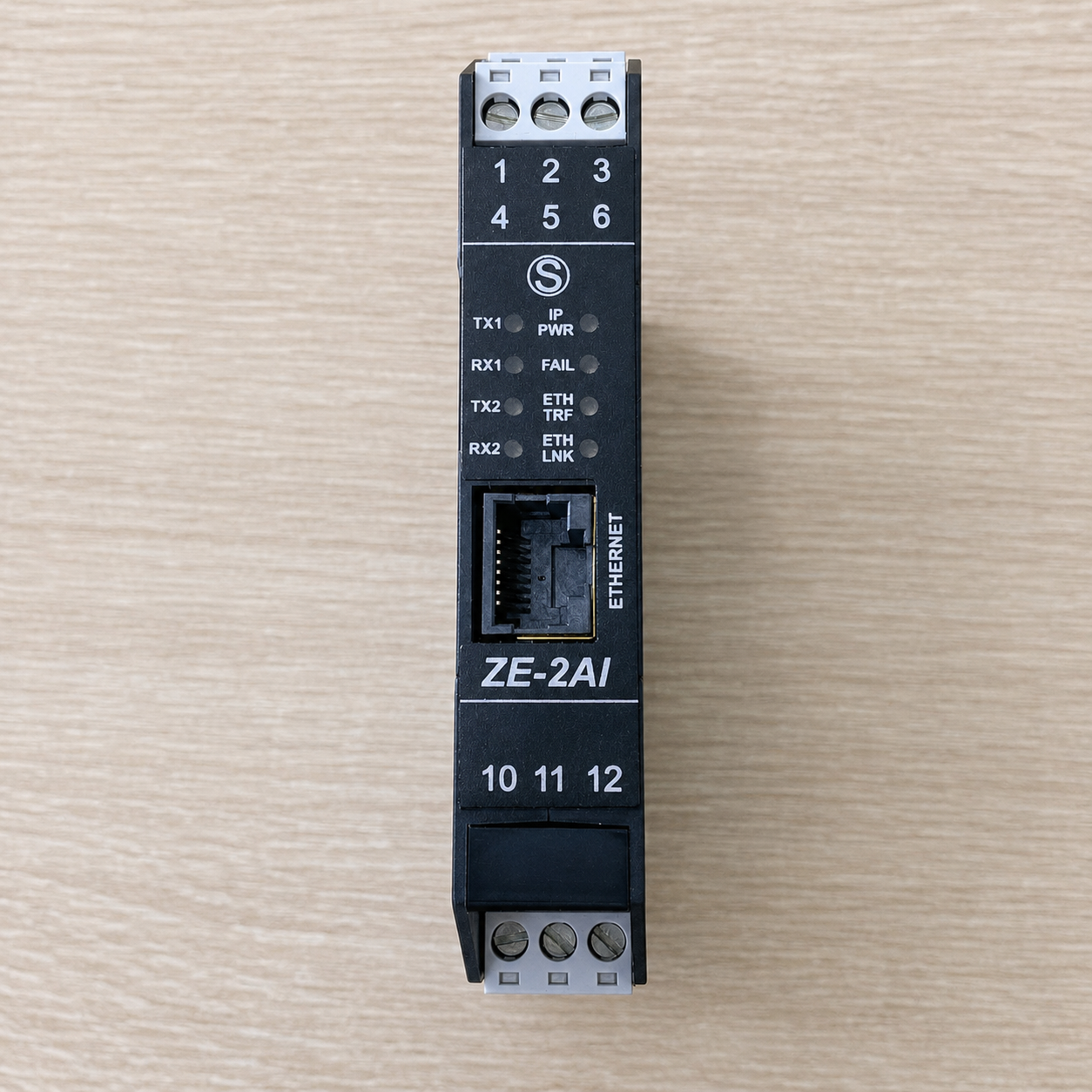 Mặt trước bộ chuyển đổi Seneca ZE-2AI Mặt trước bộ chuyển đổi Seneca ZE-2AI
