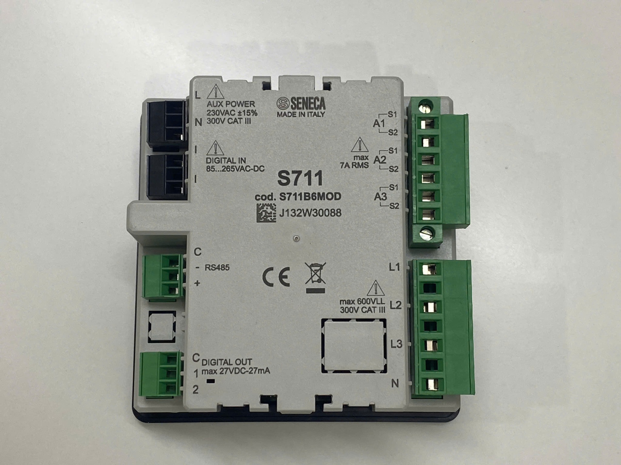 Đầu nối Seneca S711B6MOD seneca-s711b6mod-mat-sau-dau-noi.jpgMặt sau và các đầu nối của Seneca S711B6MOD